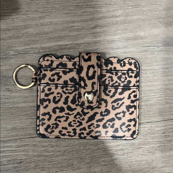 unknown Accessories - Chic Leopard Print Card Holder with Keyring